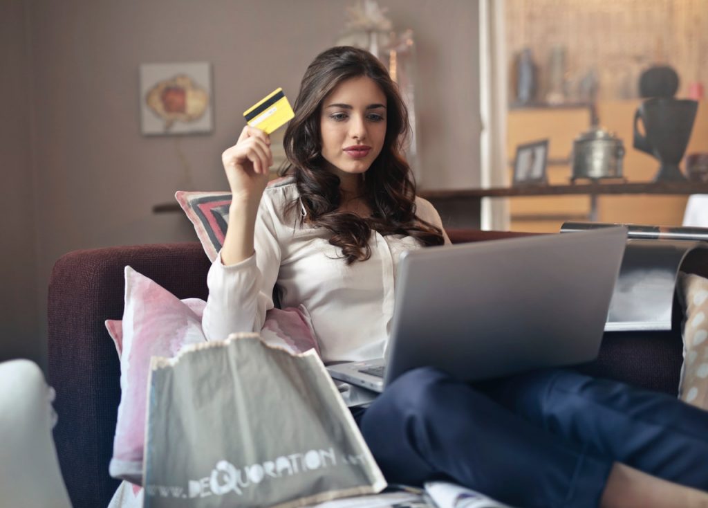 woman using credit card